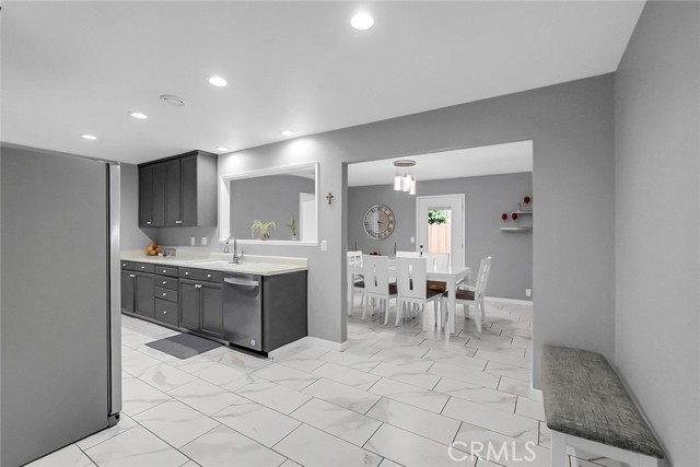 Detail Gallery Image 5 of 33 For 3716 Georgeann, Ceres,  CA 95307 - 3 Beds | 2 Baths