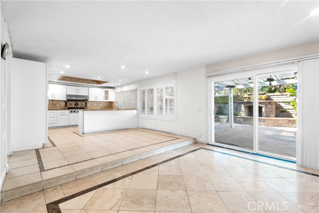 25496 Coral Wood Street, Lake Forest CA: https://media.crmls.org/medias/b7e052e3-138e-45f7-ab22-8e0cd0980203.jpg