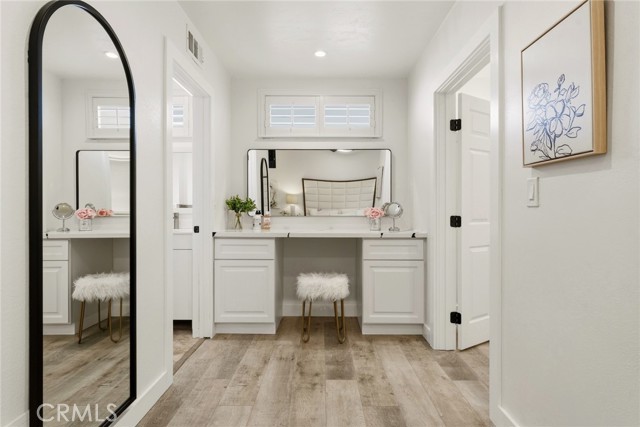 Detail Gallery Image 17 of 45 For 6020 Neddy Ave, Woodland Hills,  CA 91367 - 5 Beds | 3 Baths