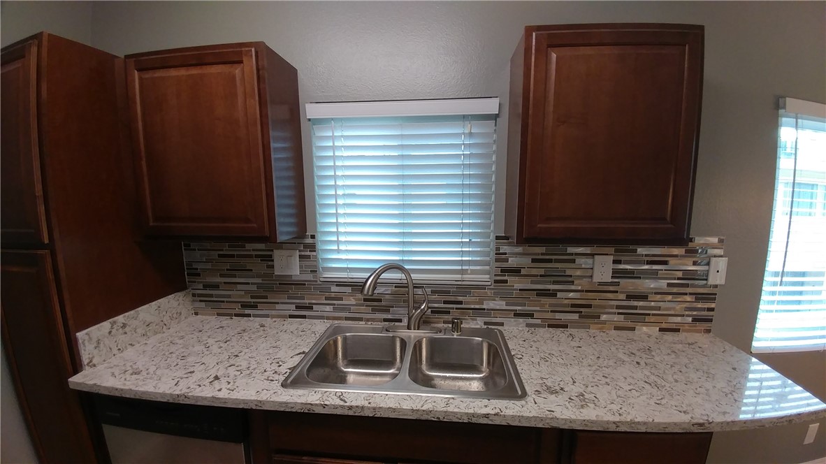 Detail Gallery Image 9 of 17 For 9920 Jordan Ave #30,  Chatsworth,  CA 91311 - 2 Beds | 2 Baths