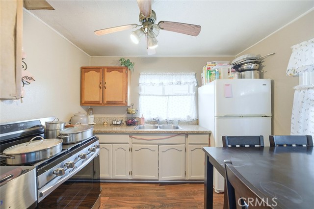 Detail Gallery Image 10 of 21 For 6559 Darwell Ave, Bell Gardens,  CA 90201 - – Beds | – Baths