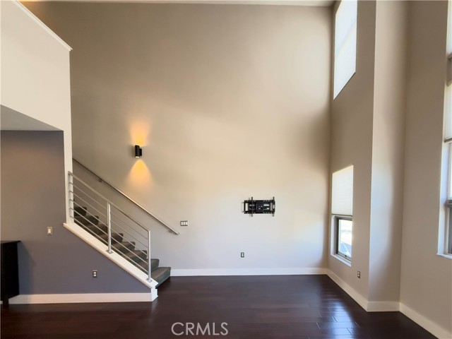 909 E Santa Ana Boulevard, Santa Ana CA: https://media.crmls.org/medias/b7e2bef0-5f01-46ad-895e-4ca2d498cf81.jpg
