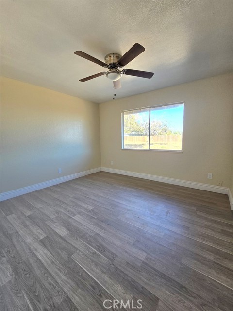 41042 163rd St E, Lancaster CA: https://media.crmls.org/medias/b7e39c71-8145-44ee-ba6c-18a8ebe03ab0.jpg
