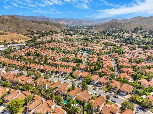 479 Pesaro Street, Oak Park CA: https://media.crmls.org/medias/b7e3eeab-3997-44d6-a03e-6a390b88b6c6.jpg