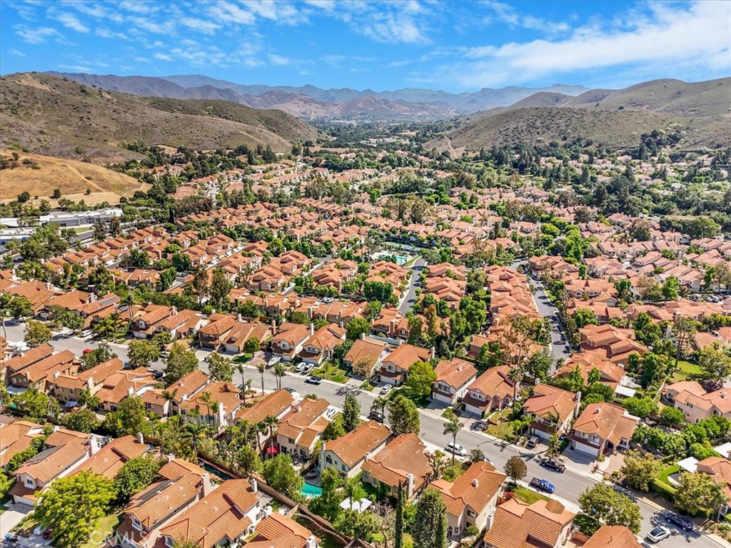 https://media.crmls.org/medias/b7e3eeab-3997-44d6-a03e-6a390b88b6c6.jpg?preset=X-Large