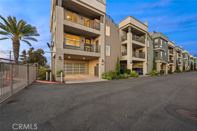 Detail Gallery Image 3 of 37 For 1068 Hampton Dr, Costa Mesa,  CA 92627 - 4 Beds | 3/1 Baths