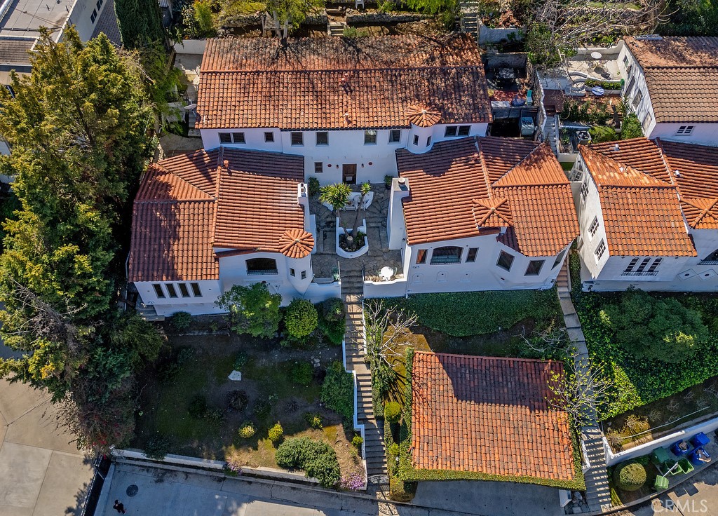 https://media.crmls.org/medias/b7e451a3-ae4a-4686-af80-cc748534979c.jpg?preset=X-Large