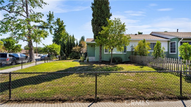 Detail Gallery Image 3 of 39 For 6153 Clybourn Ave, North Hollywood,  CA 91606 - 6 Beds | 4 Baths