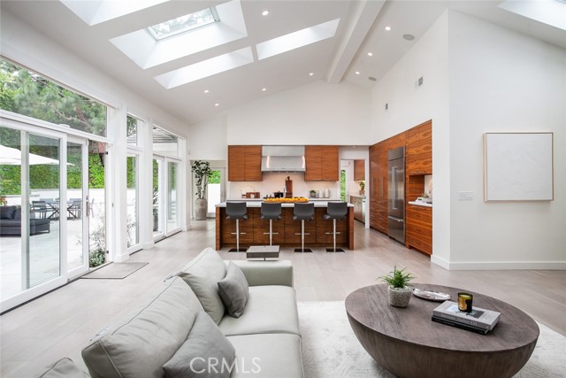 Detail Gallery Image 10 of 28 For 11 Greenbriar, Newport Beach,  CA 92660 - 3 Beds | 2/1 Baths