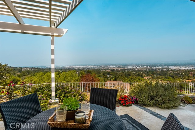 580 S Londerry Ln, Anaheim Hills CA: https://media.crmls.org/medias/b7e68e4c-b28c-426e-912b-62df27f9ff8a.jpg