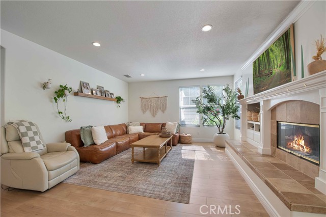 231 Knoll Ridge Road, Simi Valley CA: https://media.crmls.org/medias/b7e6fa3d-d909-46bd-829f-d1aefcff87e1.jpg