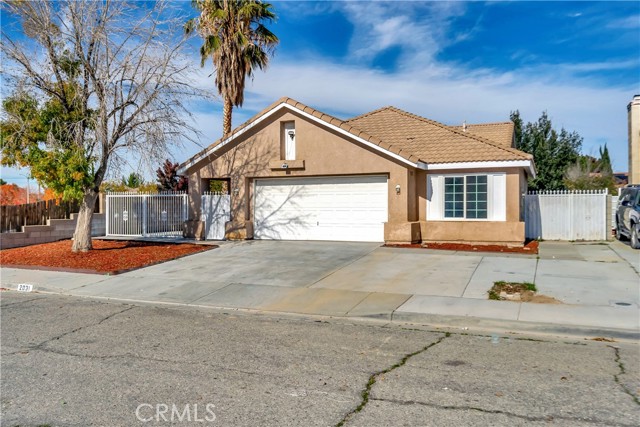 Detail Gallery Image 3 of 44 For 2031 Thomas Dr, Lancaster,  CA 93535 - 5 Beds | 2 Baths