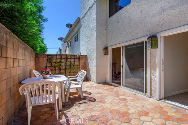 Detail Gallery Image 22 of 27 For 18319 Collins St #3,  Tarzana,  CA 91356 - 3 Beds | 3 Baths