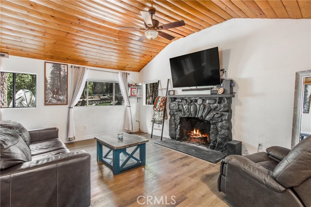9269 Wood Road, Forest Falls CA: https://media.crmls.org/medias/b7e916e5-b8e9-4819-aee6-ef1da4450c6b.jpg