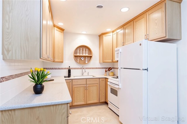 Detail Gallery Image 8 of 45 For 19202 Avenue of the Oaks a,  Newhall,  CA 91321 - 2 Beds | 2 Baths