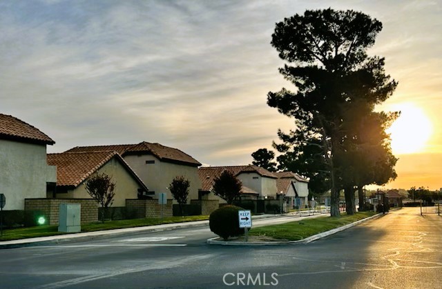 https://media.crmls.org/medias/b7e95d0a-71b2-4787-94d2-842283ae08ae.jpg?preset=X-Large