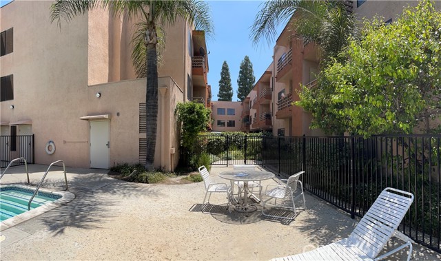 Detail Gallery Image 7 of 24 For 6815 Remmet Ave #219,  Canoga Park,  CA 91303 - 1 Beds | 1 Baths