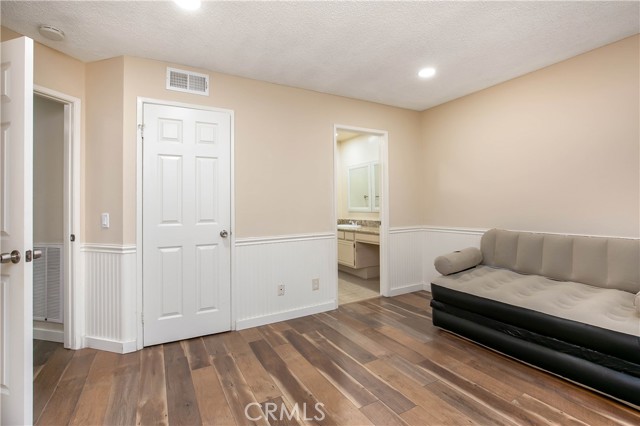 Detail Gallery Image 9 of 18 For 26922 Flo, Canyon Country,  CA 91351 - 2 Beds | 2 Baths