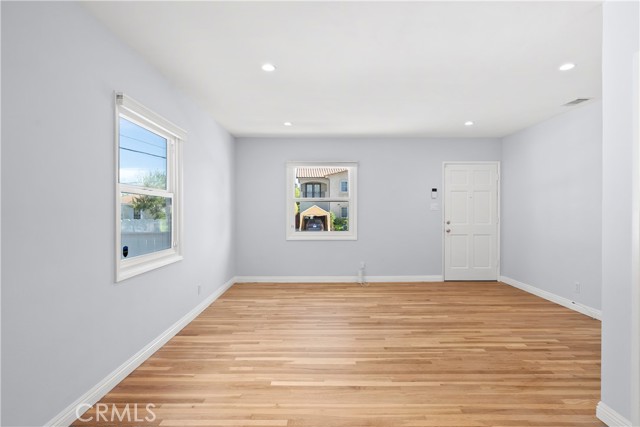 Detail Gallery Image 5 of 20 For 17832 Rhoda, Encino,  CA 91316 - 2 Beds | 1 Baths