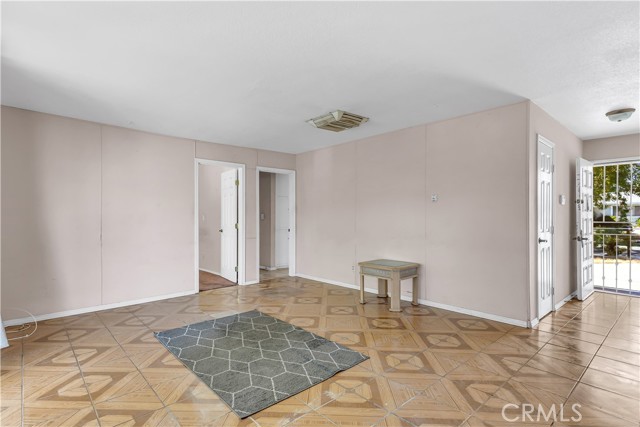438 E Avenue R5, Palmdale CA: https://media.crmls.org/medias/b7ebc726-01af-4bd3-8978-836df7952b17.jpg