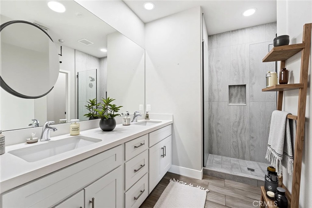 MLS #SR25258854 image #4