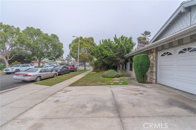 Detail Gallery Image 4 of 22 For 1418 W Carriage Dr, Santa Ana,  CA 92704 - 4 Beds | 3 Baths