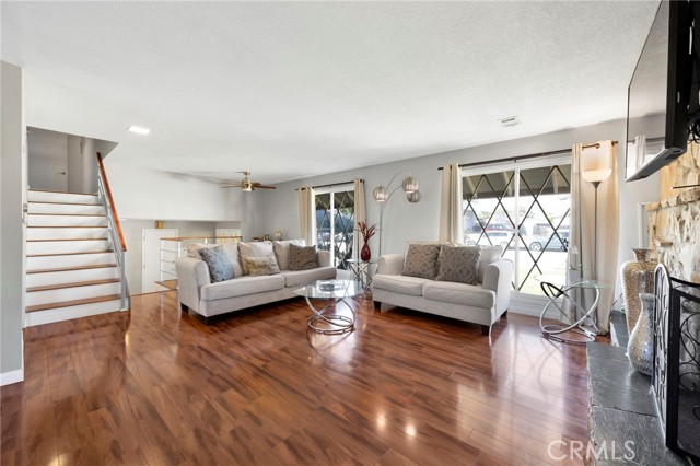 Detail Gallery Image 5 of 28 For 1706 E Retford, Covina,  CA 91724 - 3 Beds | 3 Baths