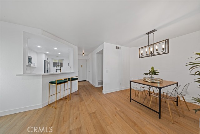 Detail Gallery Image 6 of 21 For 645 Ohio Ave #205,  Long Beach,  CA 90814 - 2 Beds | 2 Baths