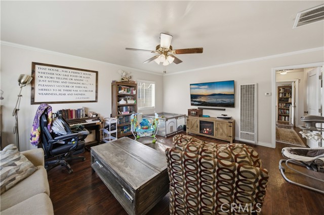 Detail Gallery Image 4 of 20 For 2026 Shasta St, Mojave,  CA 93501 - 3 Beds | 1/1 Baths