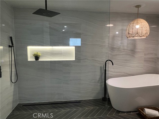 23664 Community Street, West Hills CA: https://media.crmls.org/medias/b7efafd2-52d3-49ed-b1cf-1a84fec30829.jpg