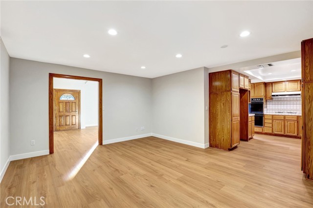 10938 Remmet Avenue, Chatsworth CA: https://media.crmls.org/medias/b7efcf10-bce7-4943-9dcb-b613d83a134b.jpg