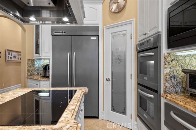 38565 Celine Cove, Murrieta CA: https://media.crmls.org/medias/b7eff5d3-b61f-459b-ab5d-025a2b825c39.jpg