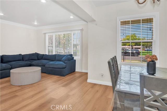 Detail Gallery Image 6 of 42 For 1343 N Whitnall Hwy, Burbank,  CA 91505 - 3 Beds | 2 Baths