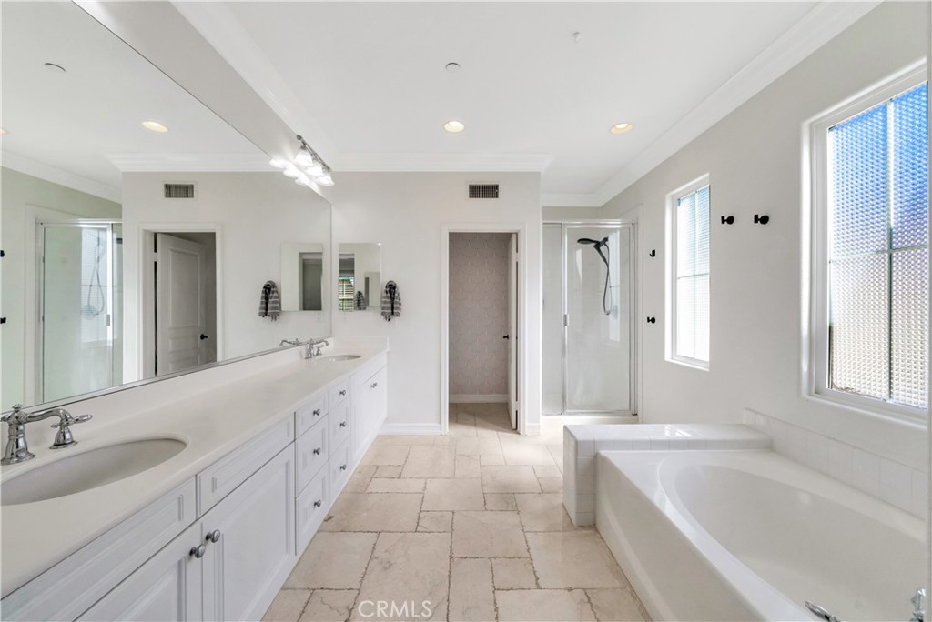 MLS #OC25252781 image #38