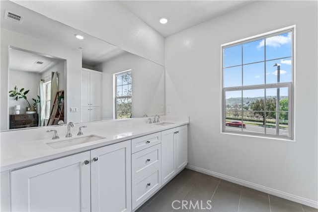 Detail Gallery Image 16 of 31 For 22730 Harmony Dr, Saugus,  CA 91350 - 2 Beds | 2/1 Baths