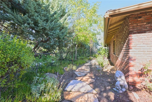 Detail Gallery Image 52 of 54 For 23421 Aetna St, Woodland Hills,  CA 91367 - 3 Beds | 2/1 Baths