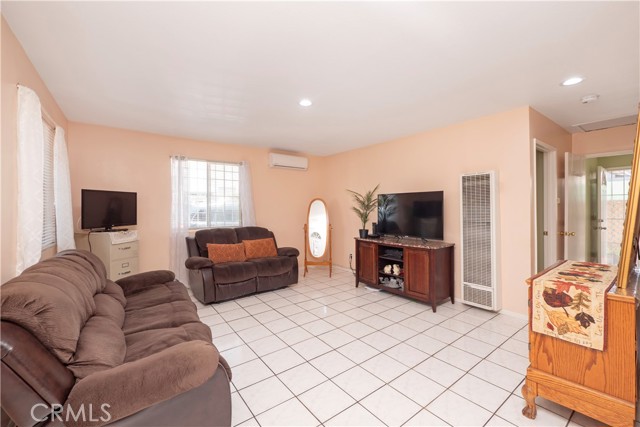 1203 E 33rd Street, Los Angeles CA: https://media.crmls.org/medias/b7f18c1d-b89e-4cae-8596-51097ee92704.jpg