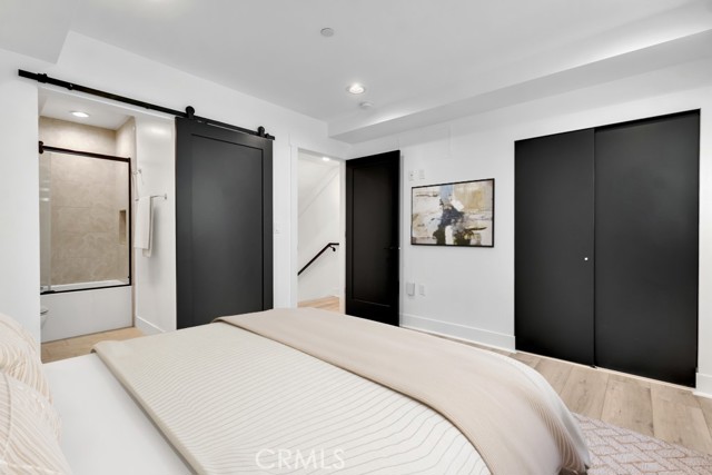11304 Victory Boulevard, North Hollywood CA: https://media.crmls.org/medias/b7f1965c-1a1f-4c4d-a1f6-5e04ea7c2a02.jpg