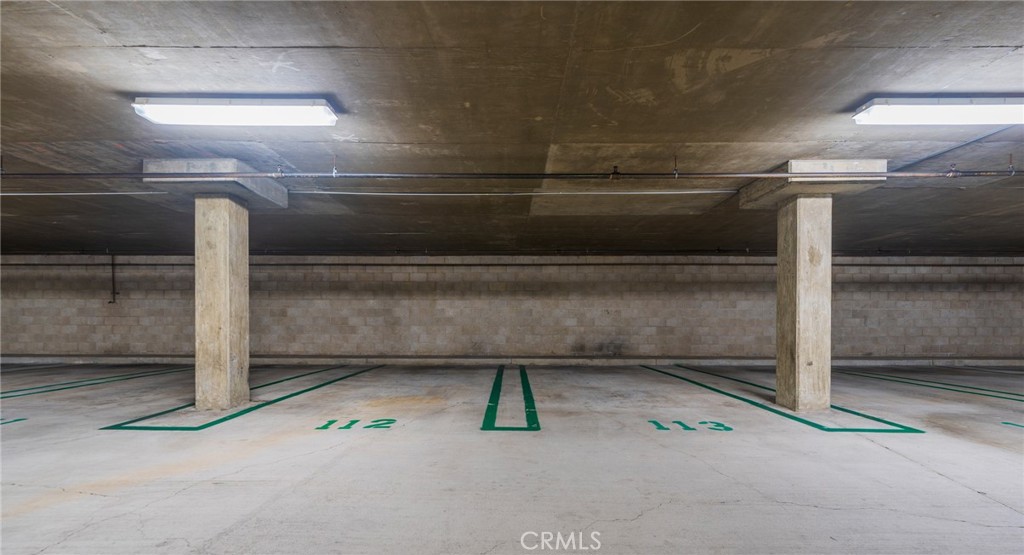 https://media.crmls.org/medias/b7f1e1cf-4cfb-4031-a2ae-4c8a033c61c8.jpg?preset=X-Large