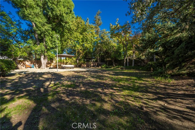 Detail Gallery Image 7 of 10 For 9356 Beckford, Northridge,  CA 91324 - 4 Beds | 3 Baths