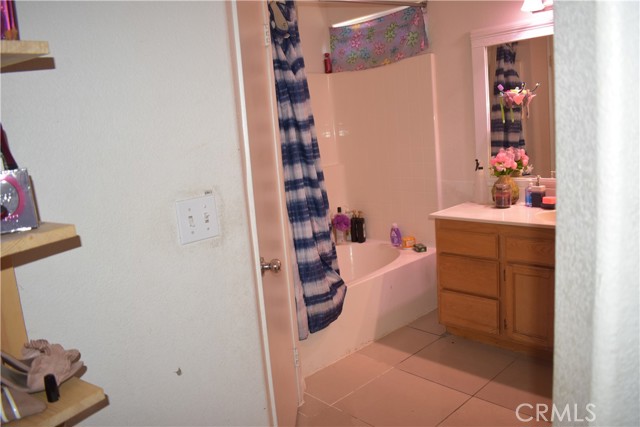 Detail Gallery Image 9 of 11 For 16983 Monaco Dr, Victorville,  CA 92395 - 3 Beds | 2 Baths