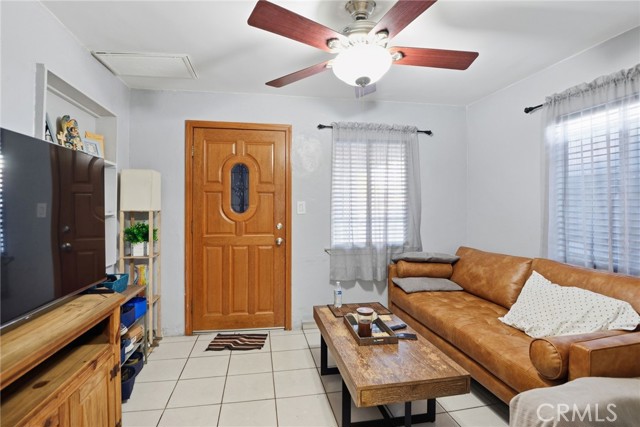 Detail Gallery Image 11 of 16 For 1038 Hollister St, San Fernando,  CA 91340 - – Beds | – Baths