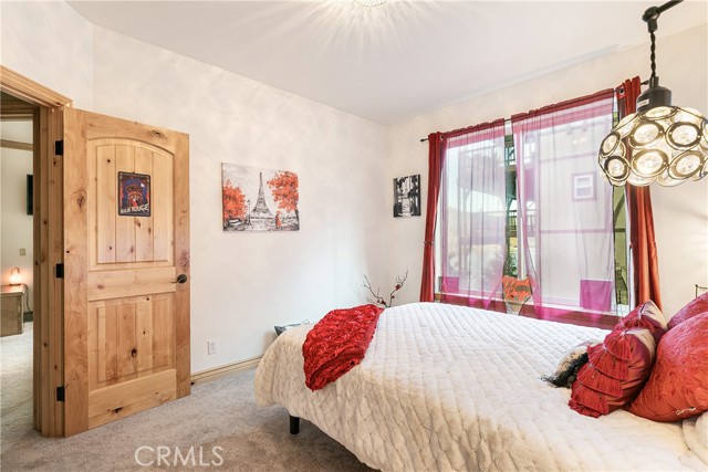 781 Brentwood Drive, Lake Arrowhead CA: https://media.crmls.org/medias/b7f43886-ce29-44b9-b97e-54f9436d692a.jpg