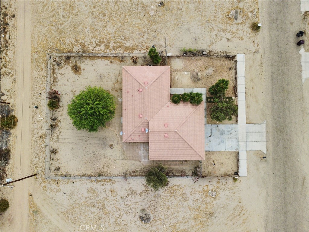 https://media.crmls.org/medias/b7f53470-f91c-40ce-ab5b-e0476a6a815d.jpg?preset=X-Large