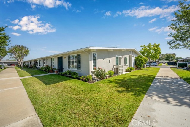 13781 Alderwood Lane, Seal Beach CA: https://media.crmls.org/medias/b7f5537e-5545-4000-a6e4-0dbec8678f78.jpg
