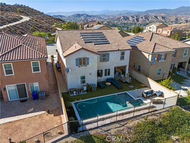 20556 Suzie Lane, Saugus CA: https://media.crmls.org/medias/b7f56ee2-d5f7-49c4-a748-857a66a74761.jpg