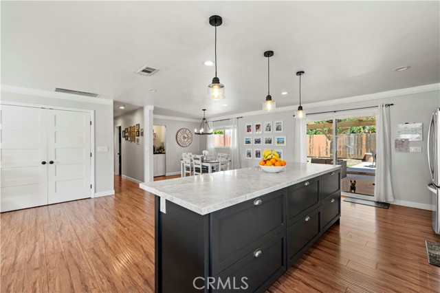 Detail Gallery Image 13 of 36 For 27036 Langside Ave, Canyon Country,  CA 91351 - 5 Beds | 2 Baths