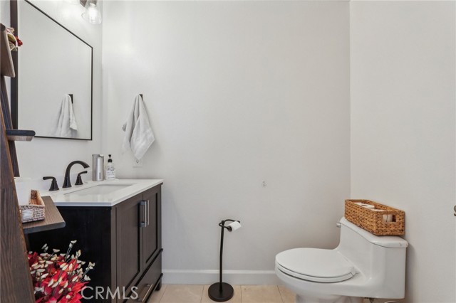 Detail Gallery Image 17 of 36 For 1 Longbourn Aisle, Irvine,  CA 92603 - 3 Beds | 2/1 Baths