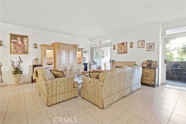 Detail Gallery Image 4 of 19 For 4561 Warner Ave #204,  Huntington Beach,  CA 92649 - 3 Beds | 2 Baths