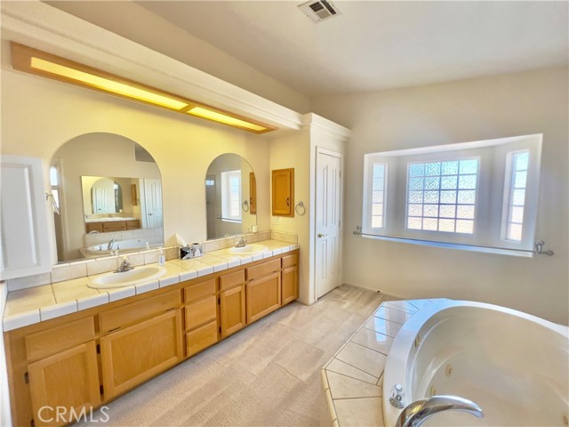 Detail Gallery Image 19 of 48 For 6825 Bandicoot Trl, Oak Hills,  CA 92344 - 3 Beds | 2 Baths